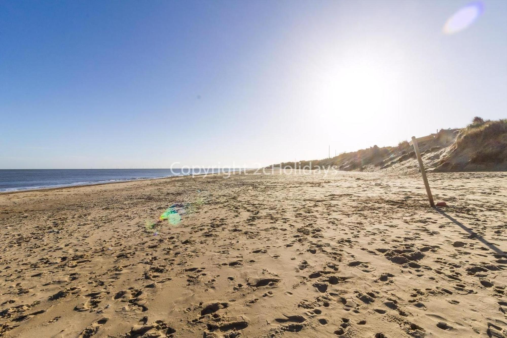4 Berth To Hire In Just Walking Distance To Ref 18152b Chalet *