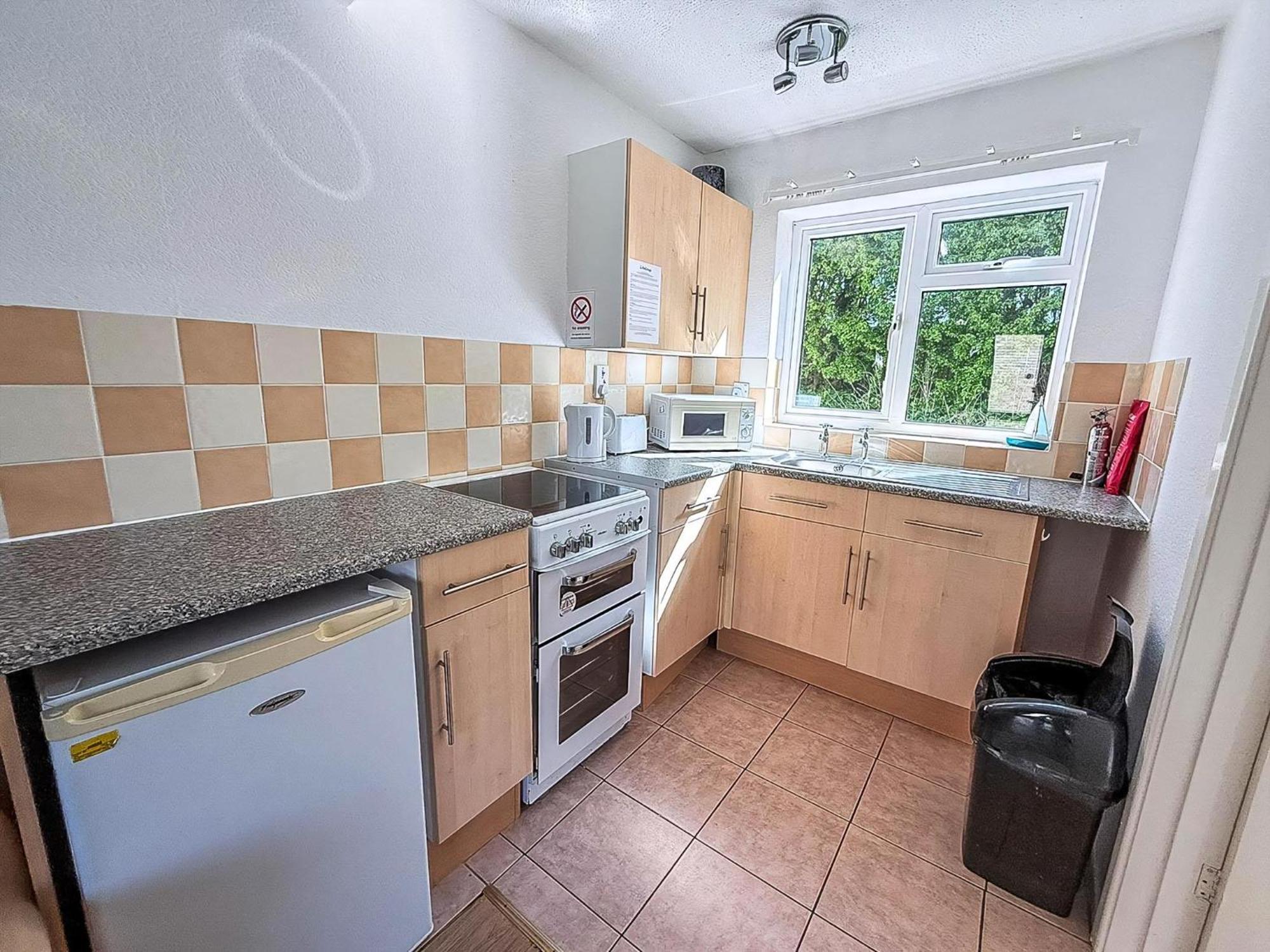 4 Berth To Hire In Just Walking Distance To Ref 18152b
